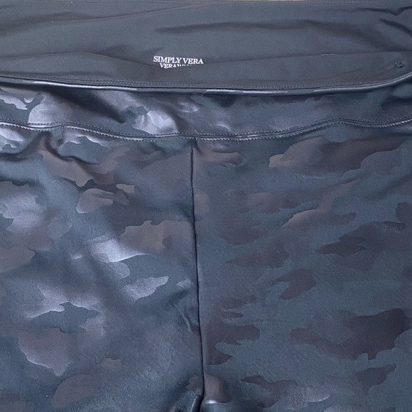 Simply Vera Wang Women Black Camo Faux Leather Hi Rise Shaping Leggings - Picture 6 of 6